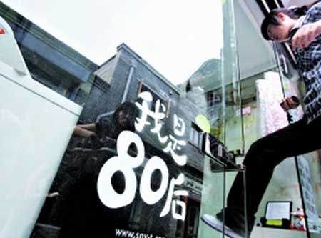 或是升任高管不再直接管理基金,这给了年轻人施展才华的空间,80后基金